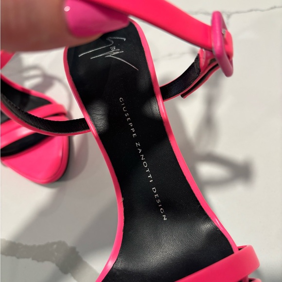 Like new Giuseppe Zanotti heels - Picture 2 of 4